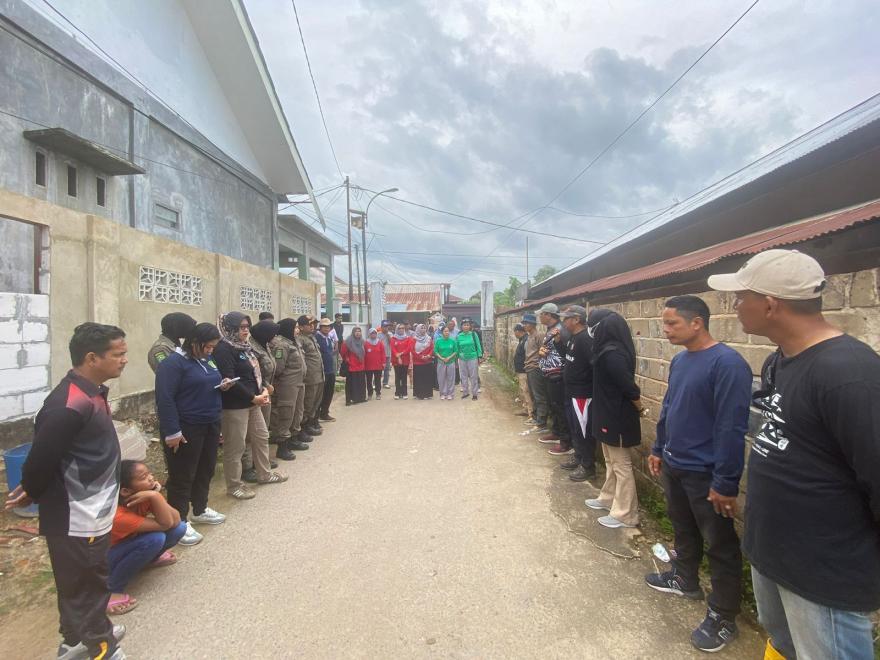 Kegiatan Jum'at Bersih RT 51 Desa Persiapan Singa Karta